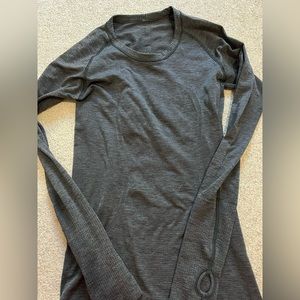LULULEMON long sleeve swiftly